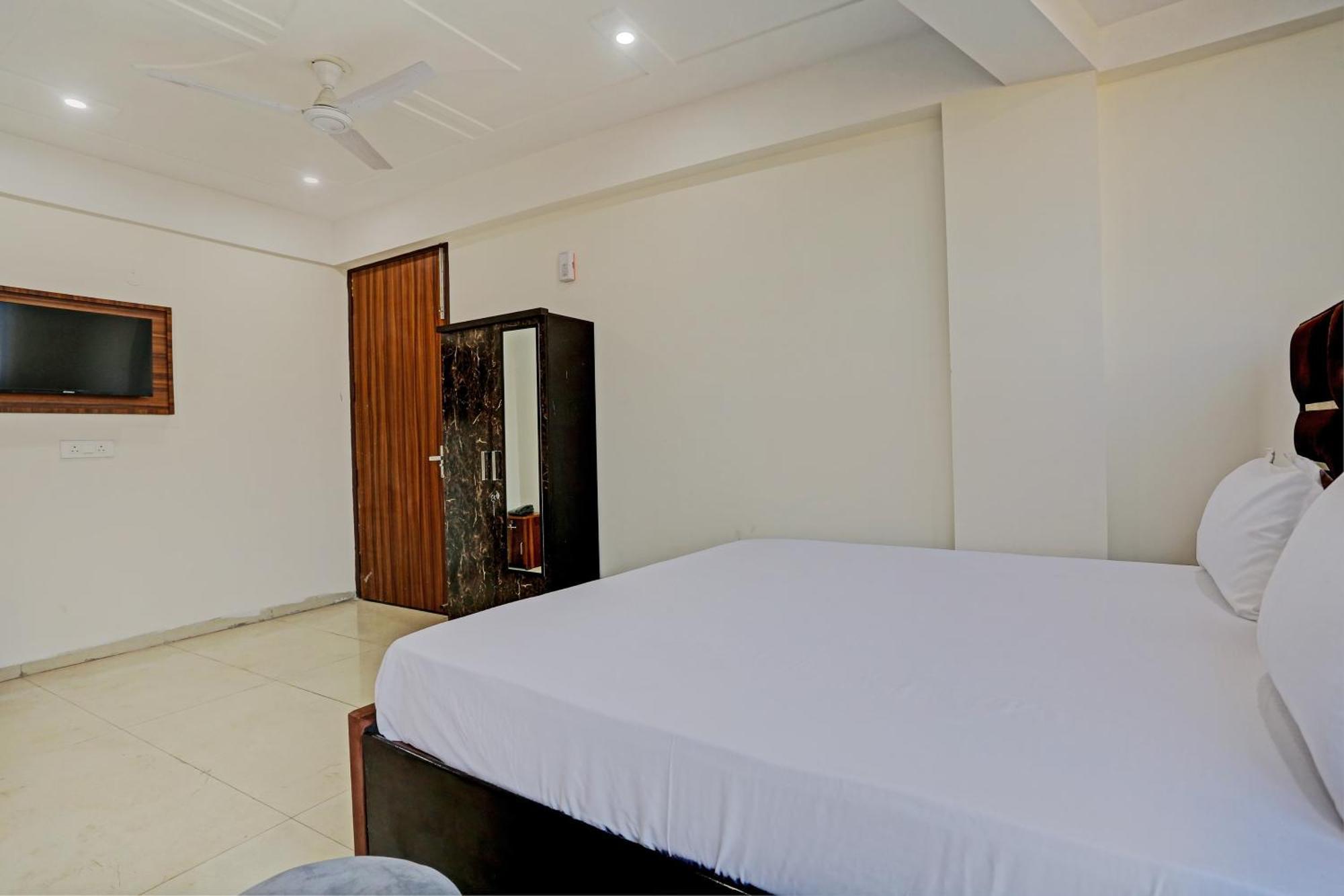Hotel O Tree House New Delhi Exterior photo