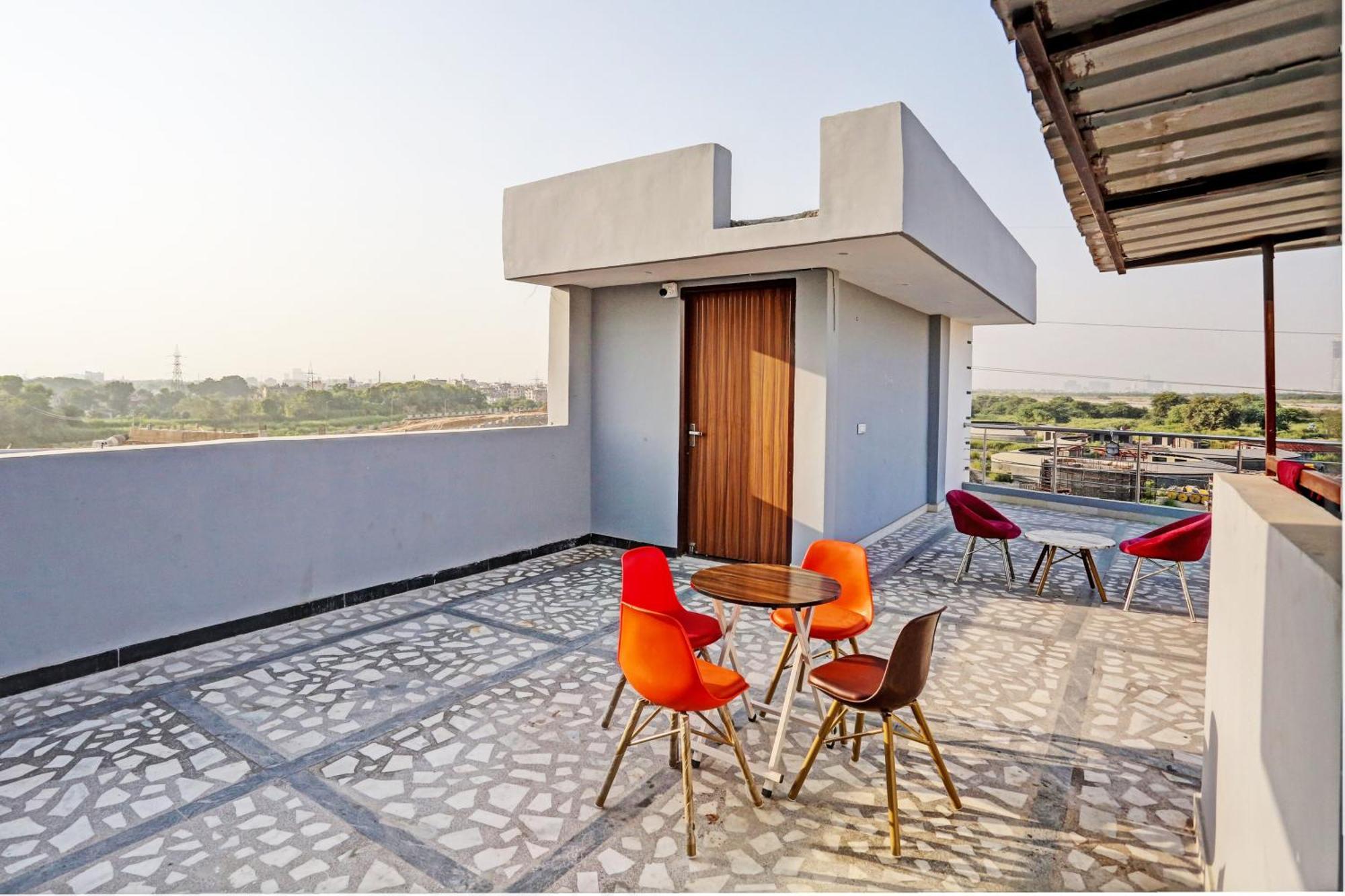 Hotel O Tree House New Delhi Exterior photo