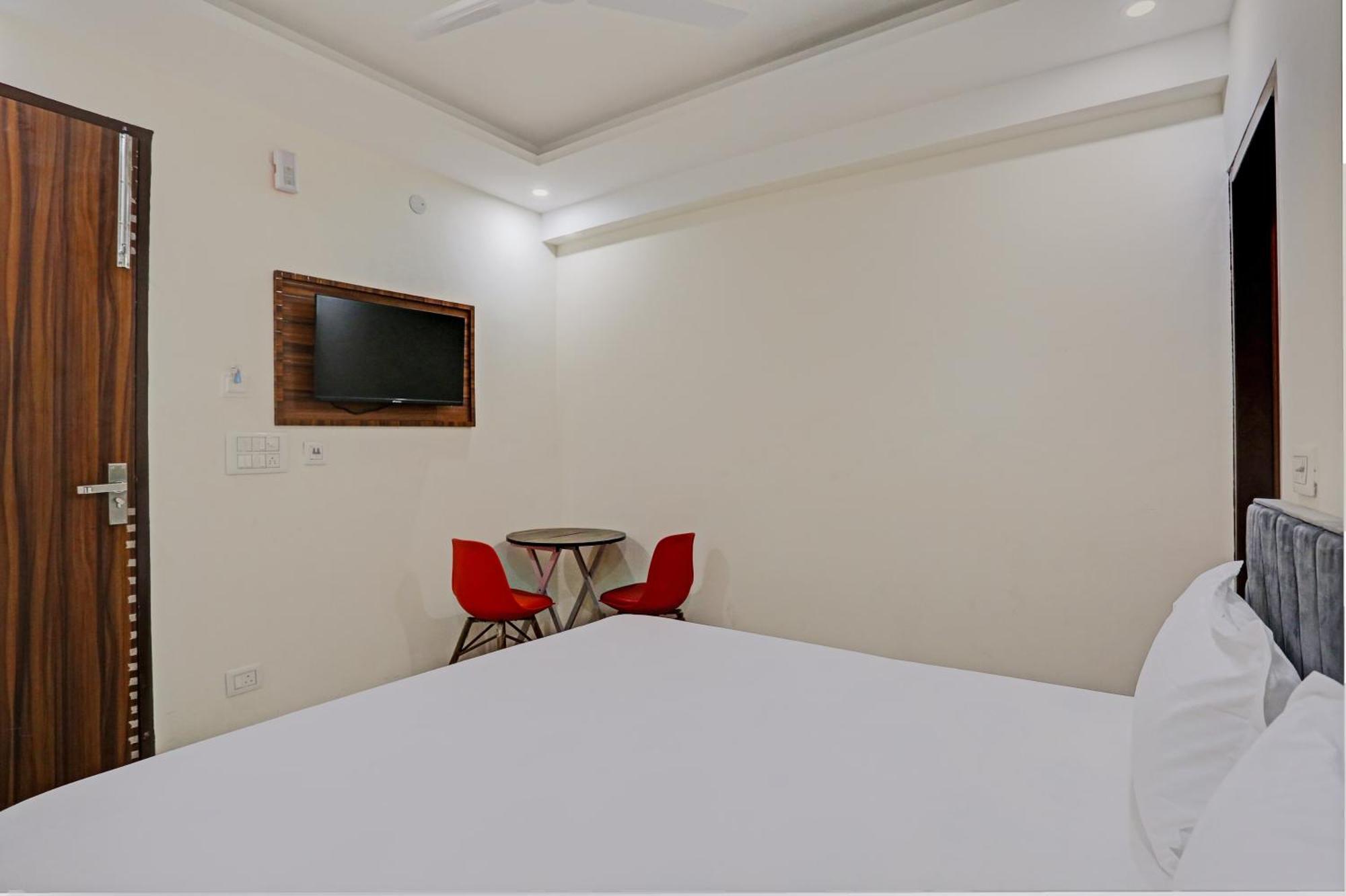 Hotel O Tree House New Delhi Exterior photo