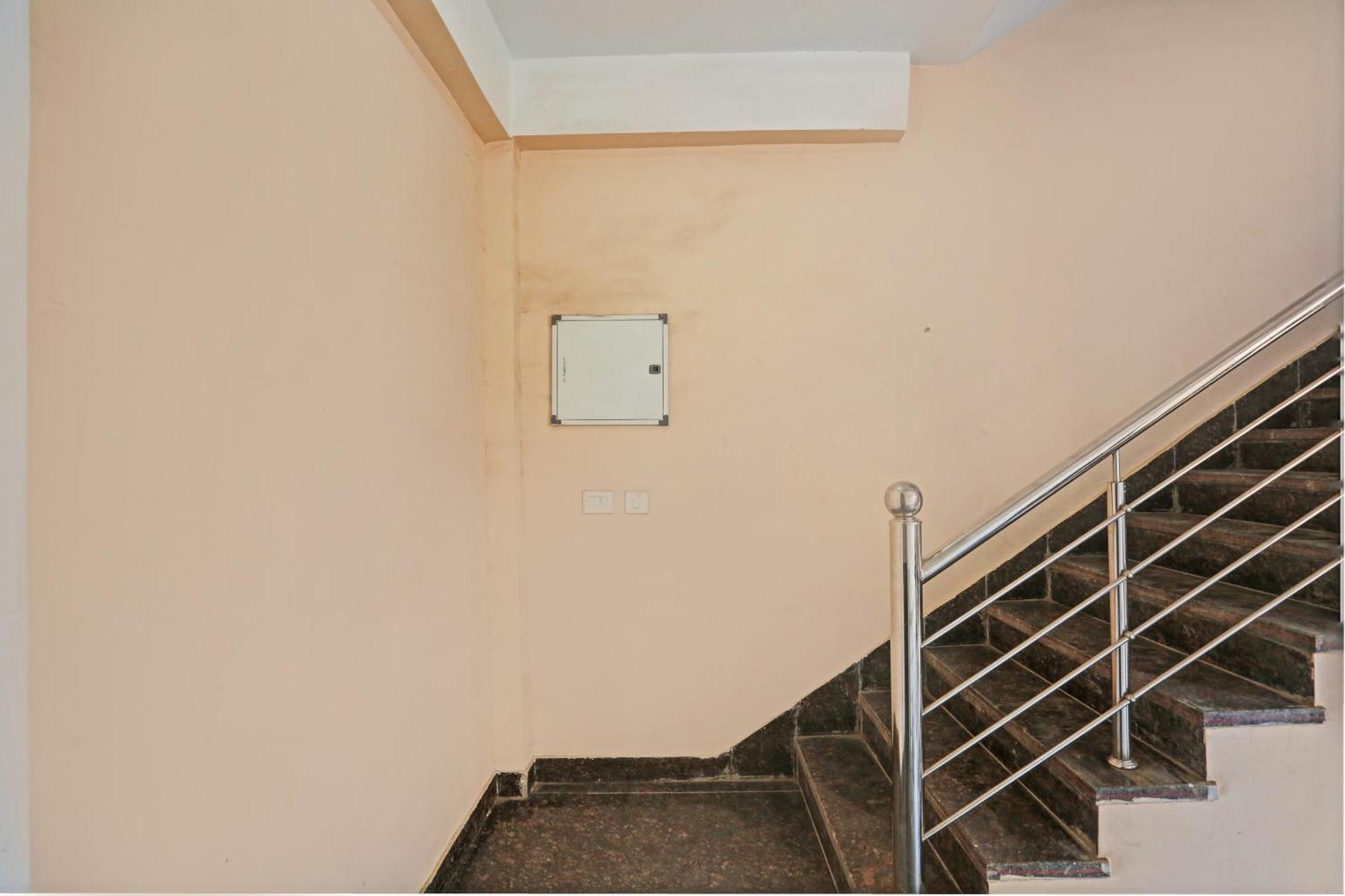 Hotel O Tree House New Delhi Exterior photo